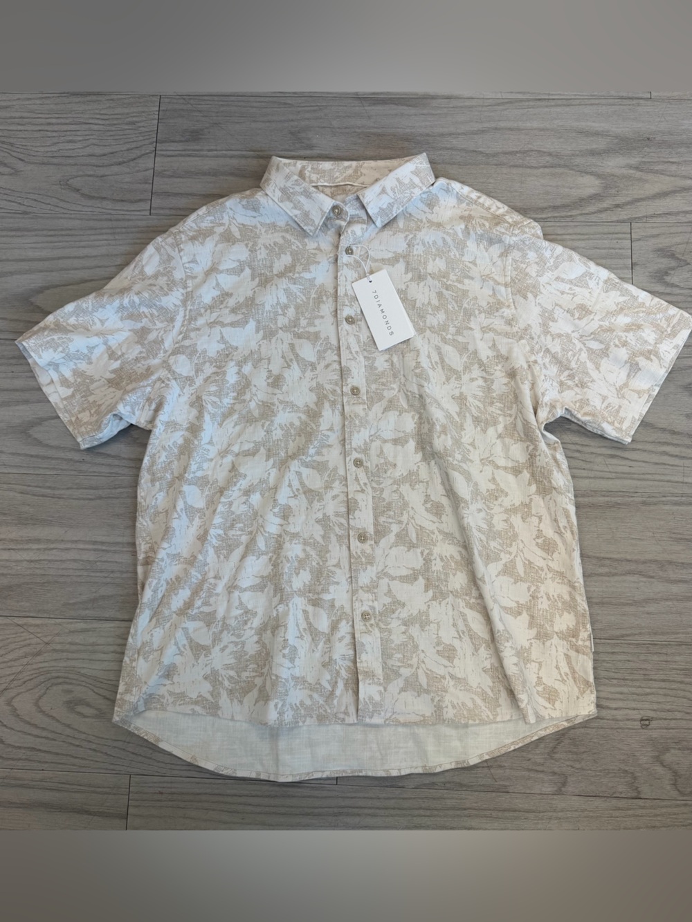 7 Diamonds NWT Short-Sleeve Button-Down Shirt in Beige and White